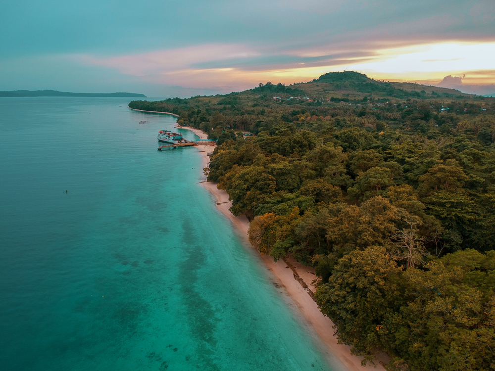 Pantai Liang, Ambon.