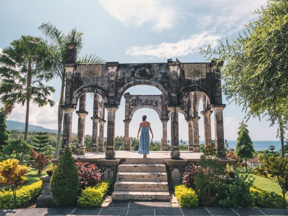 Salah satu spot ikonik di Pura Taman Ujung.